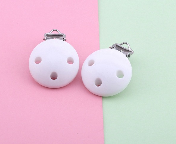 Environmental protection wood three-hole round baby pacifier clip